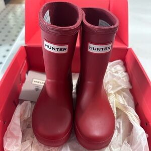 Brand new toddler hunter boots, never been worn. Size 7
